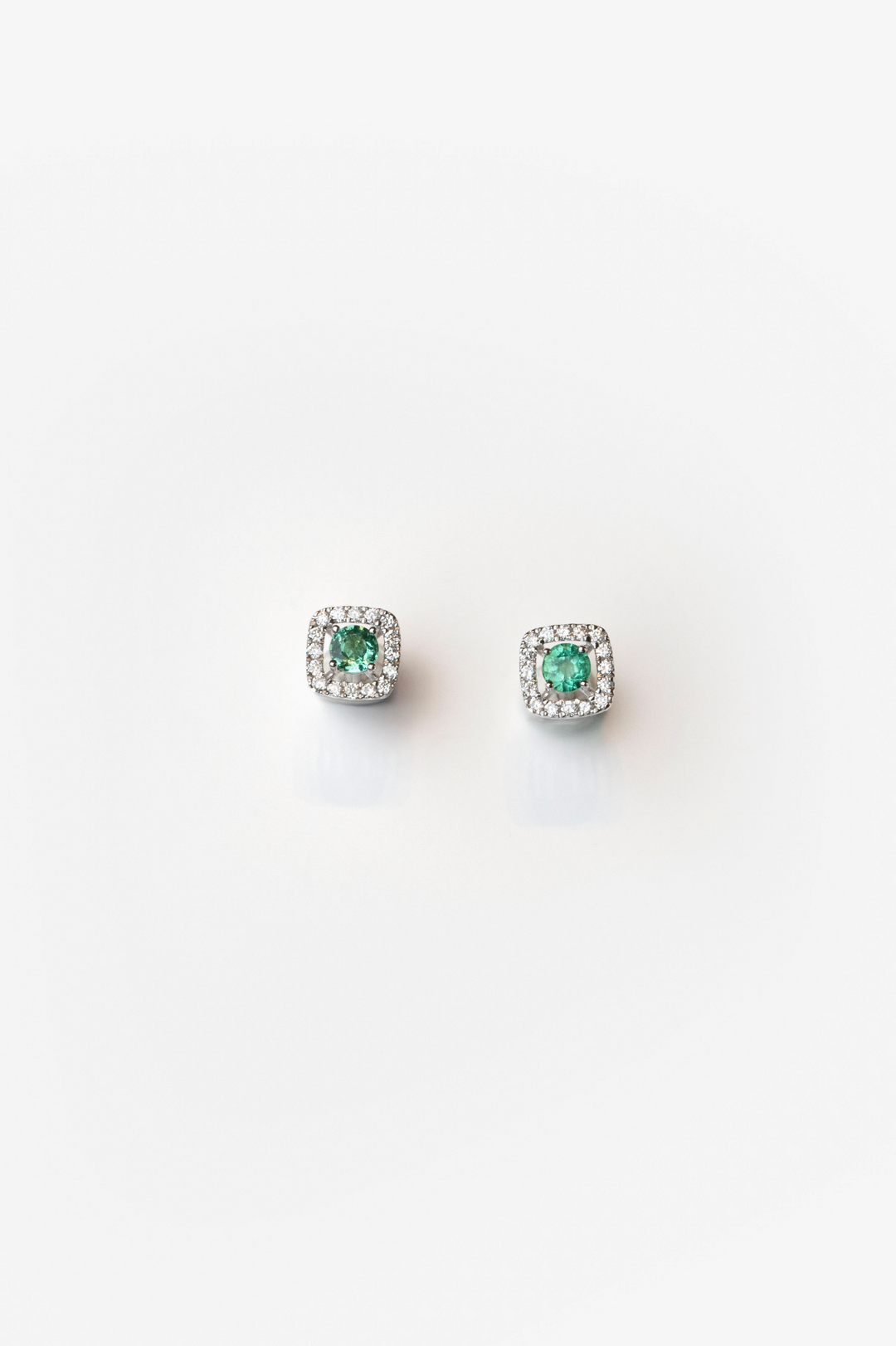 White Gold Earrings with Diamonds