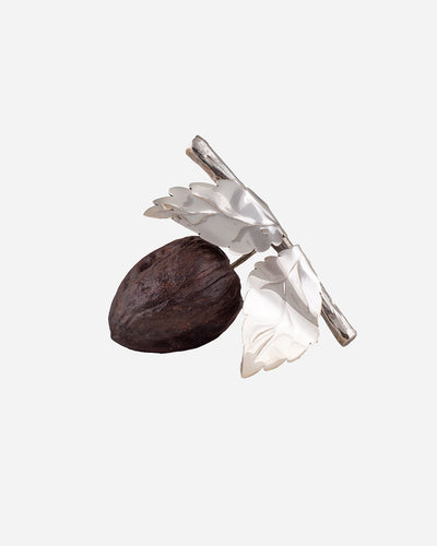 Nut in Wood with Leaves in Silver